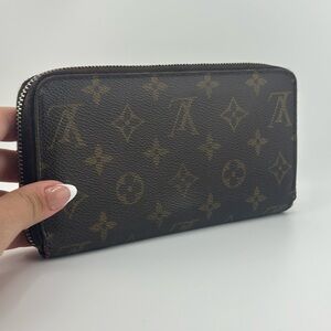 Authentic Louis Vuitton monogram zippy wallet